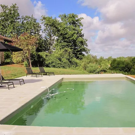 Luxurious Mansion In With Swimming Pool